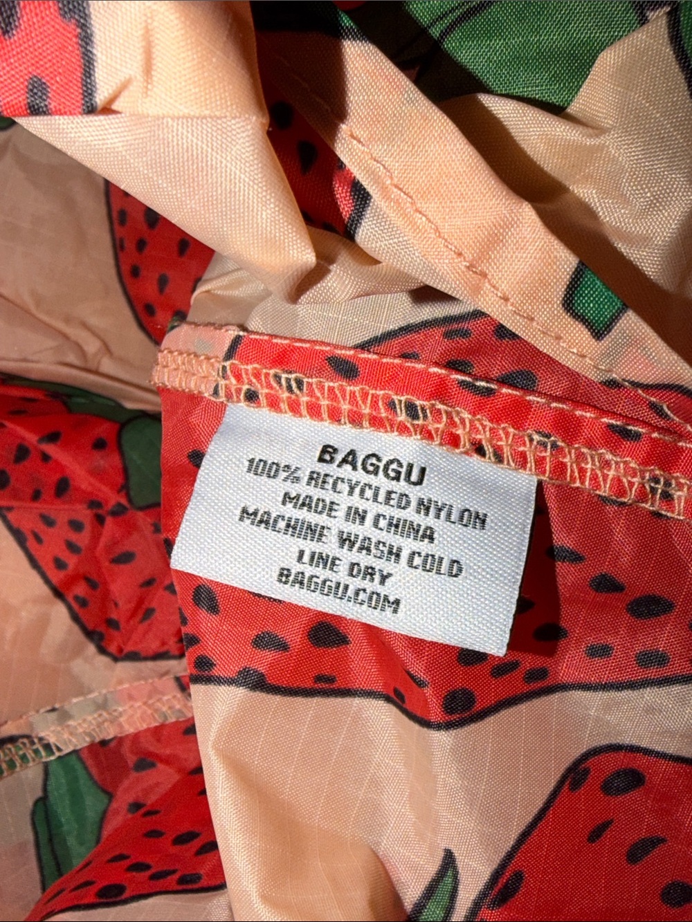 Baggu Big Size Strawberry Print Reusable Tote Bag - Picture 7 of 7